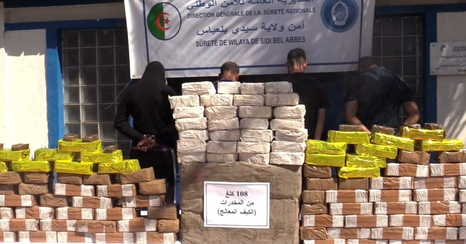 ضربة موجعة لشبكة دولية للمخدرات: الأمن الوطني يحجز أكثر من قنطار من الكيف المعالج بسيدي بلعباس