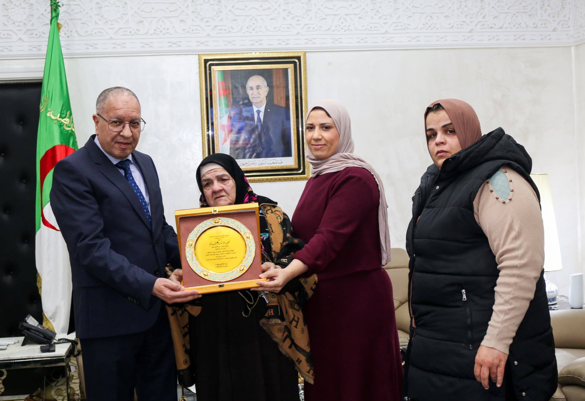 قسنطينة: منح سكن اجتماعي لعائلة عامل نظافة توفي أثناء تأدية مهامه