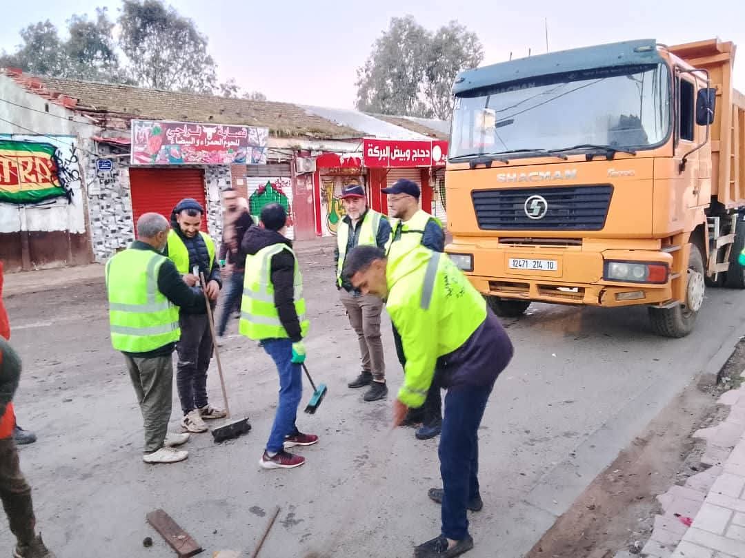 البويرة: إزالة النقاط السوداء للتجارة الفوضوية واستعادة الانضباط للفضاء العام بالأخضرية