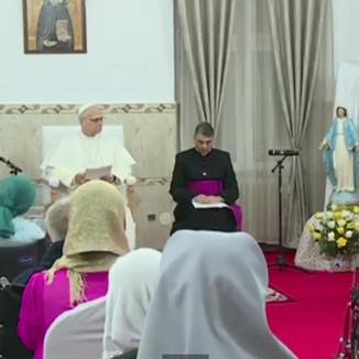 عنابة: البابا ليون يلتقي نزلاء دار المسنين ويشيد بروح التضامن