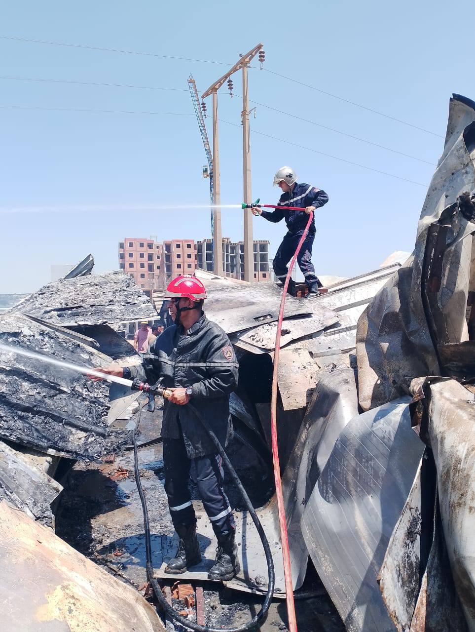 البليدة: إخماد حريق بحاويتين سكنيتين داخل ورشة بناء بأولاد يعيش