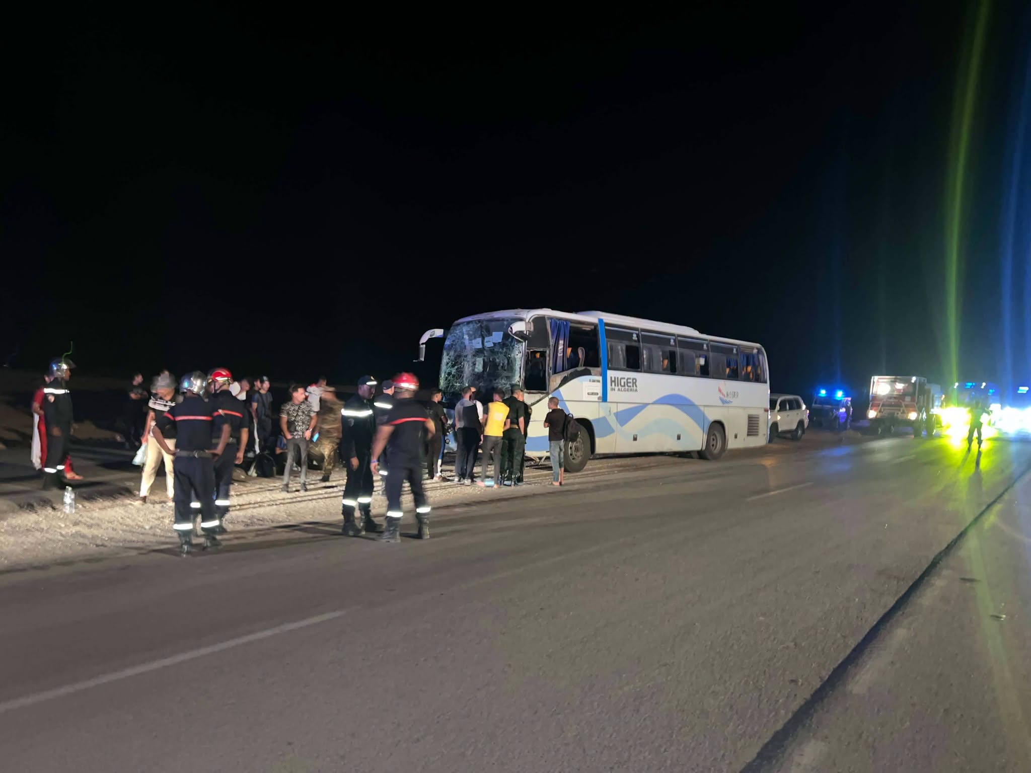 بشار.. إصابة 8 أشخاص في اصطدام حافلتين لنقل المسافرين 
