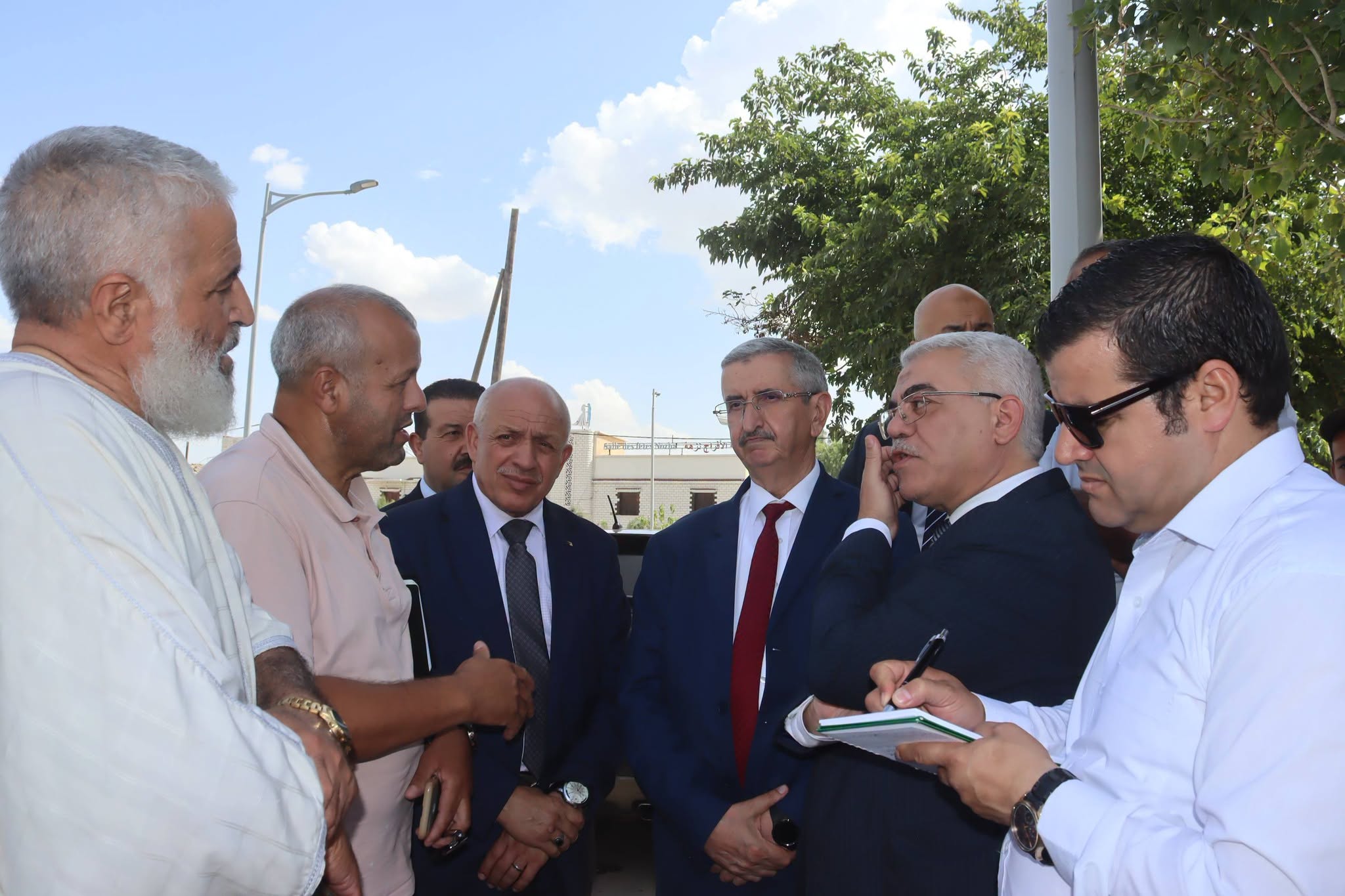 والي سطيف يصغي لانشغالات الساكنة ويتابع النقائص عن قرب