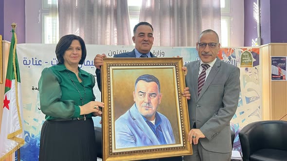 والي عنابة يفتتح فعاليات المهرجان الوطني للكتاب المقروء