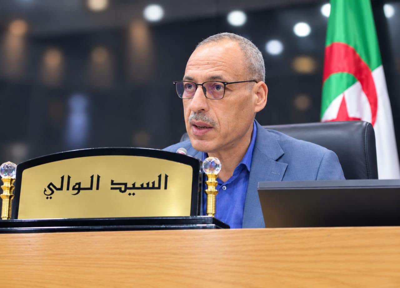 عنابة: لعموري يُتابع ملف الأراضي الفلاحية المتضررة من أشغال محطة "دراوش"