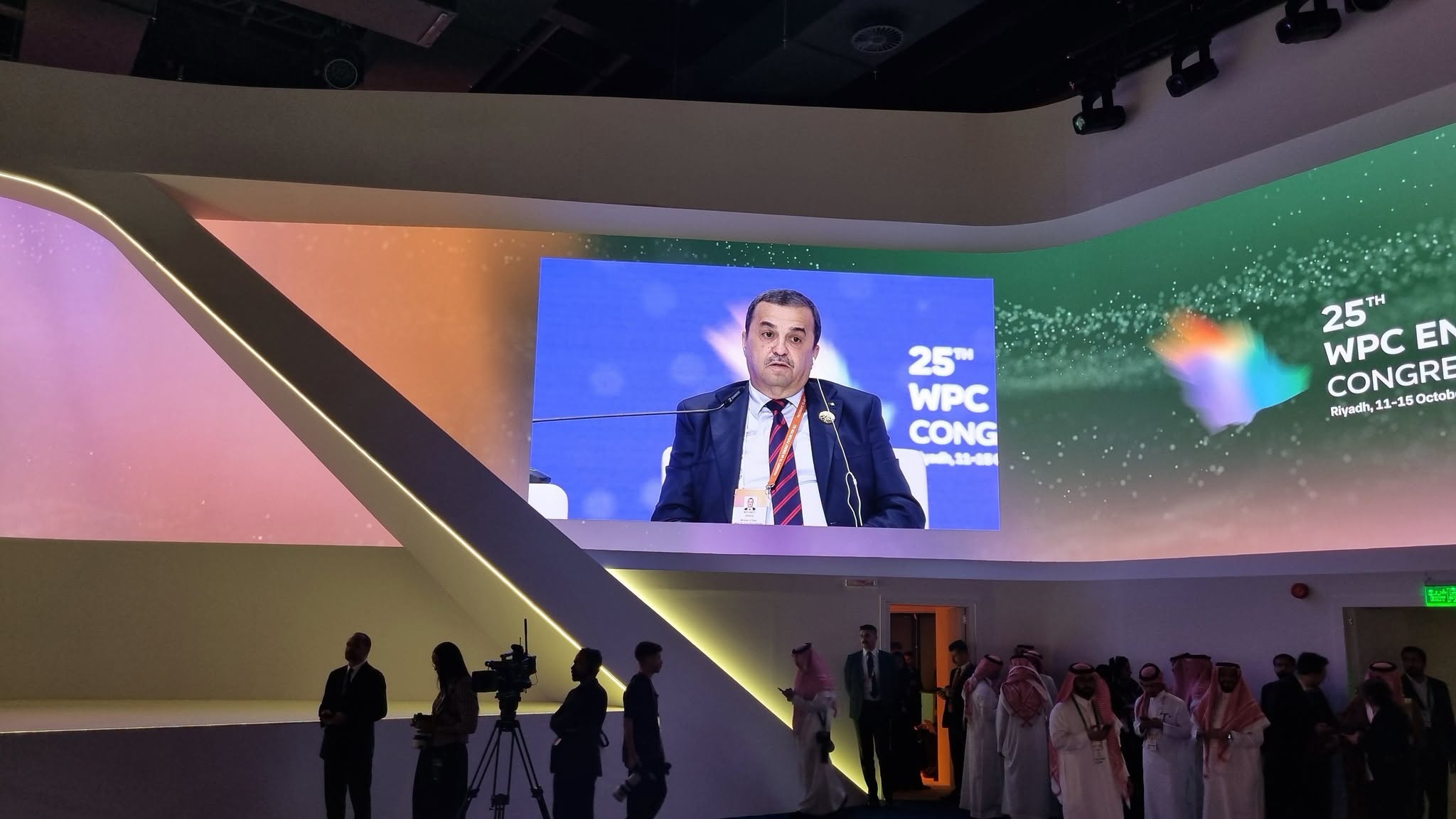 عرقاب يُبرز رهانات الجزائر في أسواق النفط والغاز العالمية بالرياض